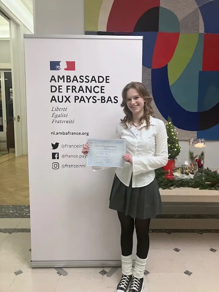 Yaell Met Banner Ambassade